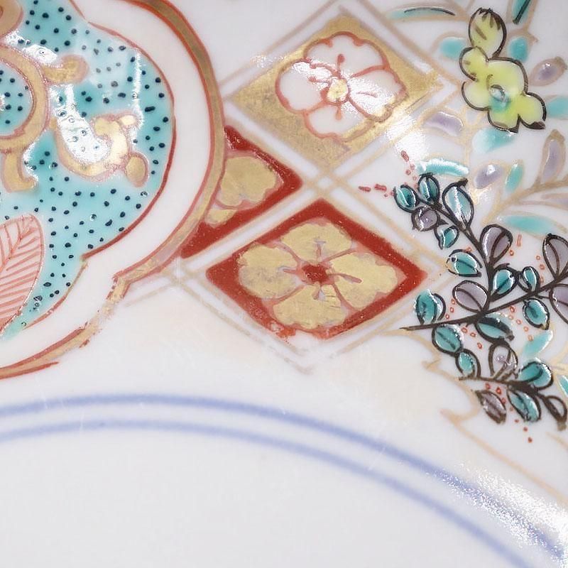色絵の花菱に花と蝶をあしらった美しい陶器
