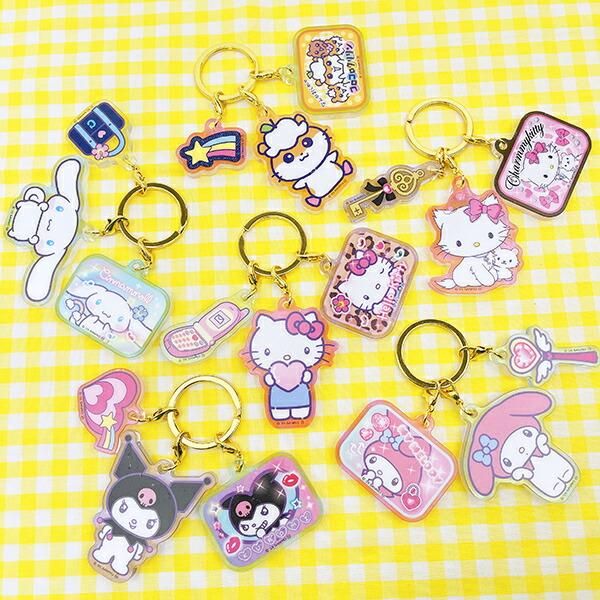 サンリオ チャーミーキティ 3連アクリルキーホルダー 胸キュン