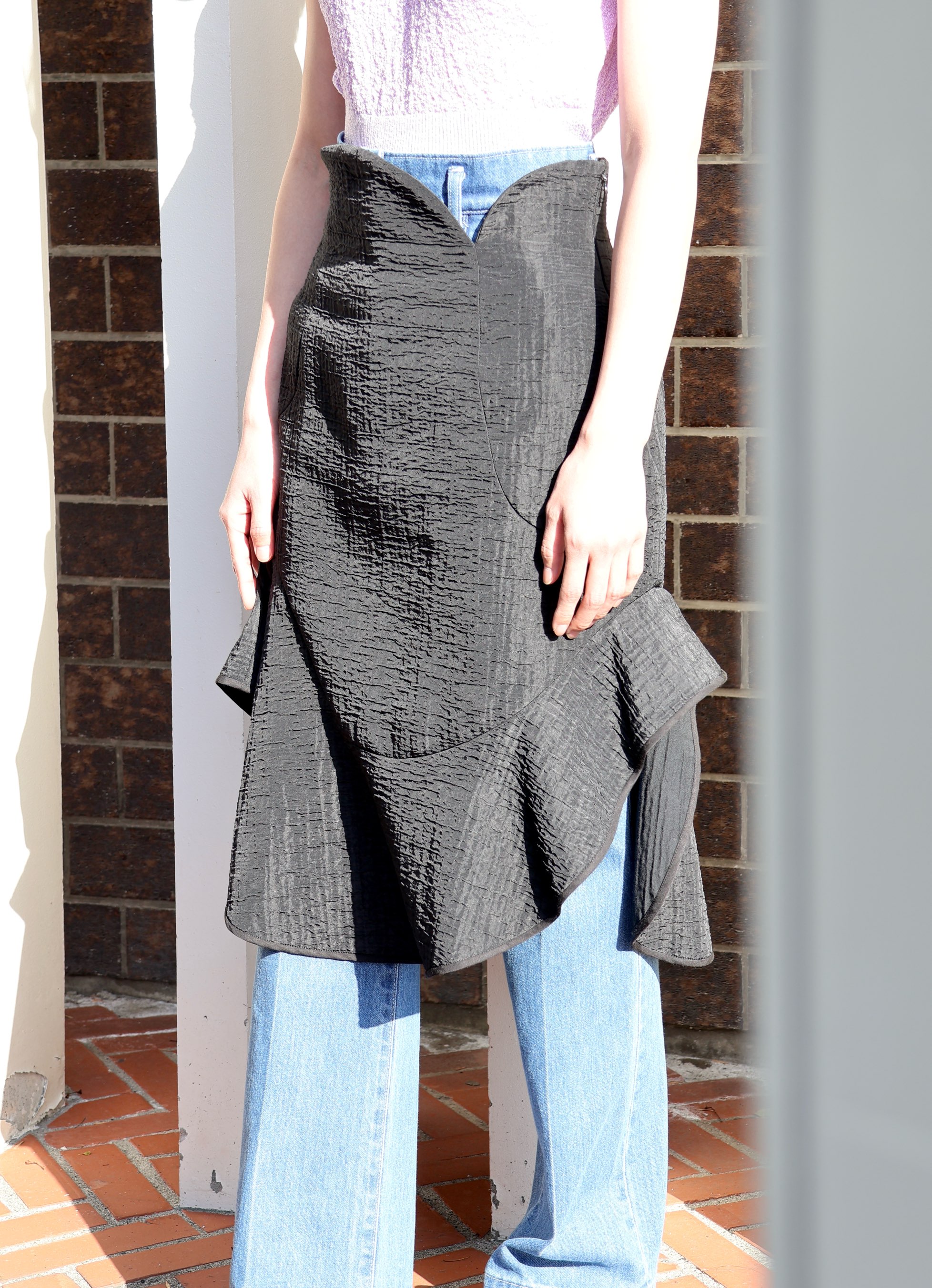 Mame Kurogouchi：Grain Finish Asymmetric Skirt - BLACK - ORANN