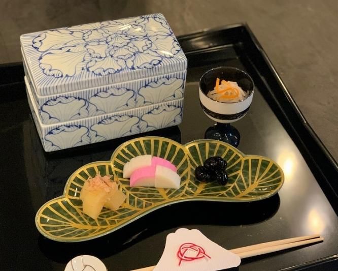 幸楽窯 錦茶緑金松葉形前菜皿
