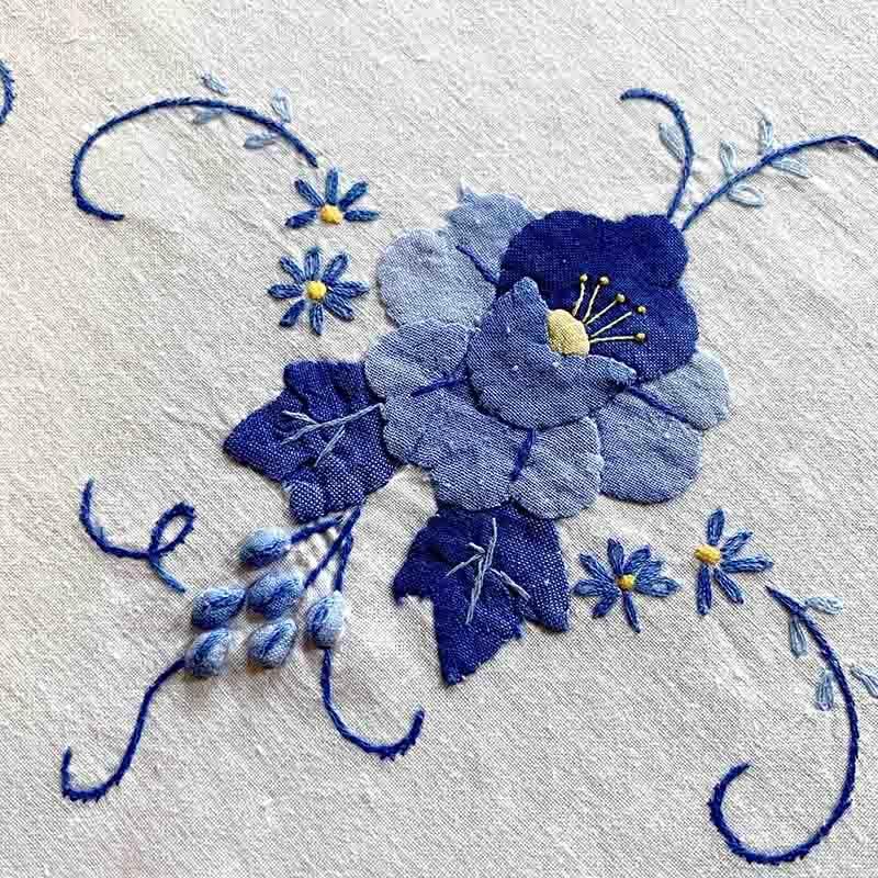 テーブルクロス 白無地 ブルー花刺繍 大判パッチワーク