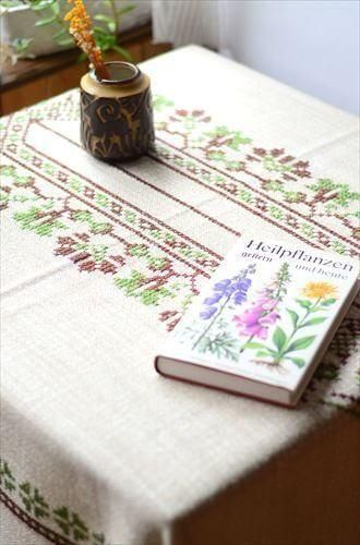 ヴィンテージドイツ製刺繍テーブルクロス豊かな風合い