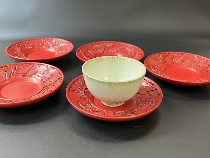 村上木彫堆朱 茶托（牡丹唐草）