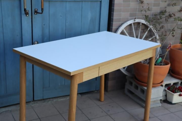 IDEE(イデー)のSTILT TABLE 1000 WHITE(スティルト テーブル)です