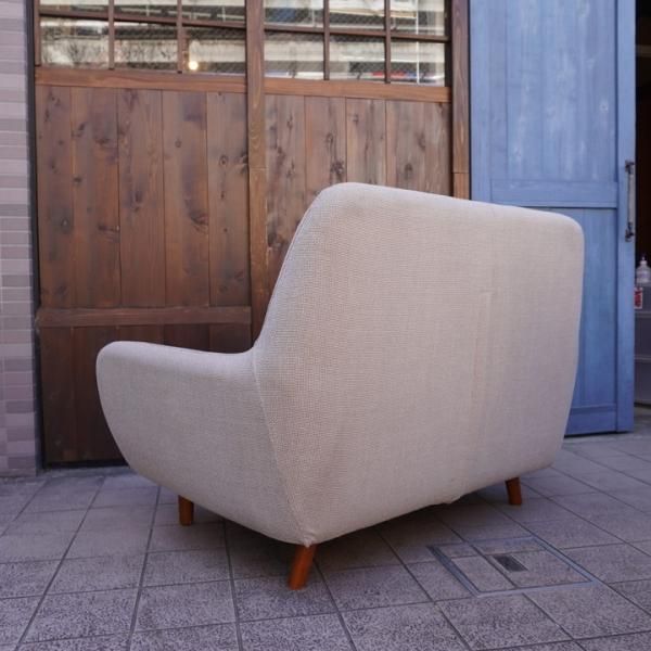 unico(ウニコ)のKUKKA(クッカ) 2シーターソファーです。どこかレトロ