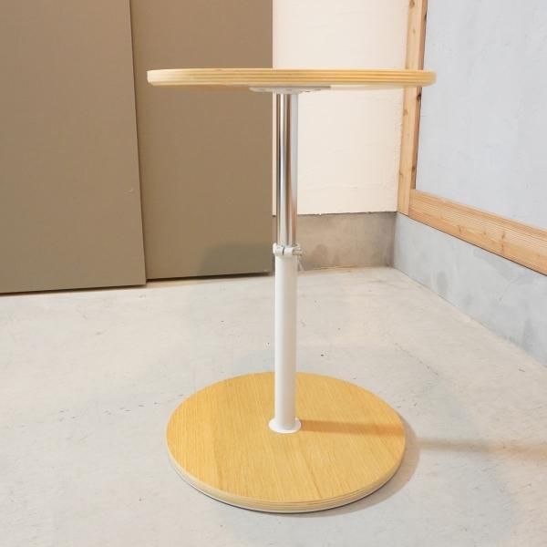 人気の無印良品(MUJI)のオーク材を使用した昇降式 サイドテーブルです