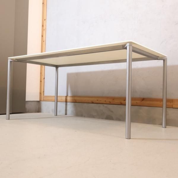FritzHansen(フリッツハンセン)のP933 PLANO(プラーノ)ダイニング