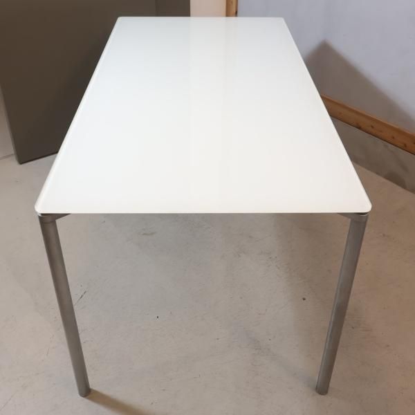 FritzHansen(フリッツハンセン)のP933 PLANO(プラーノ)ダイニング