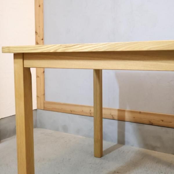 無印良品の稀少なタモ材を使用したダイニングテーブルです♪80×80cmの