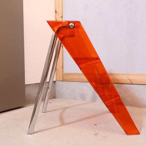 イタリアのデザイナーズ家具ブランドKARTELL(カルテル)のUPPER