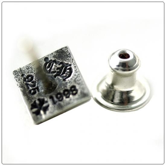 クロムハーツ（Chrome Hearts）ピアス スタッド ピラミッドプラス