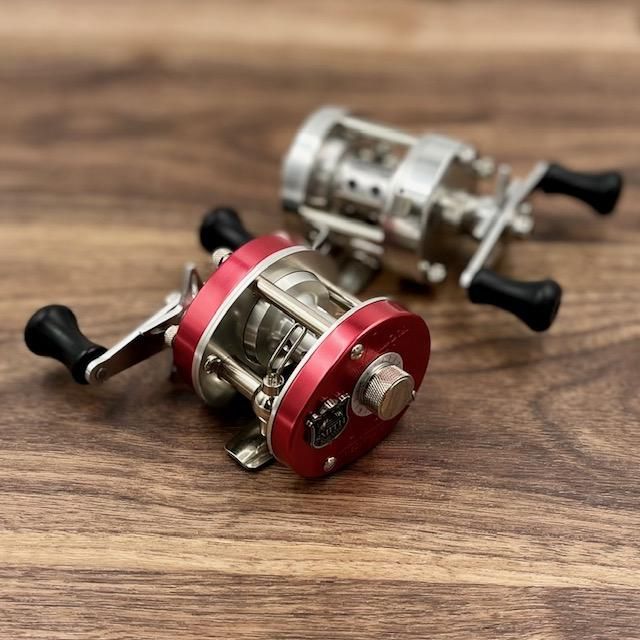 二台の値段未使用スミスプラッガー50周年記念モデル右ハンドル・レッド