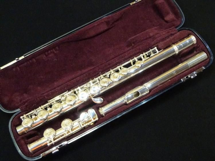 美品〉YAMAHA YFL211 フルート ヘコミなし タンポ良好 美品〉YAMAHA