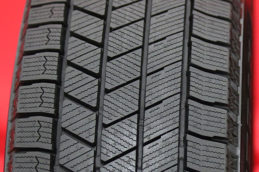 ブリヂストン「ブリザック VRX3」最新のスタッドレスと「発泡ゴム」の