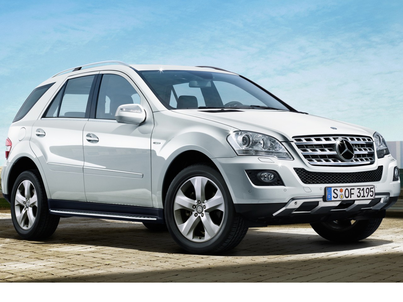 メルセデス・ベンツ Mクラス 2005年モデル ML350 BlueTEC 4MATICの価格