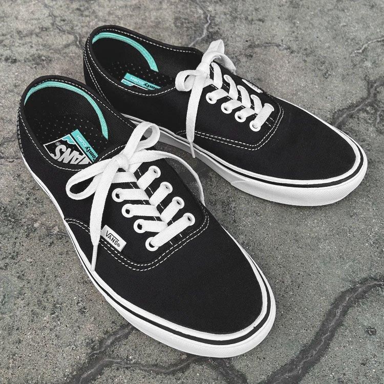 COMFYCUSH AUTHENTIC（コンフィクッシュオーセンティック） - VANS