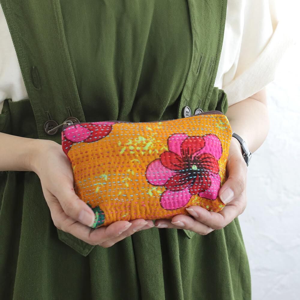 インドの刺し子布 カンタ刺繍（ラリーキルト）ボート型ポーチ | バッグ