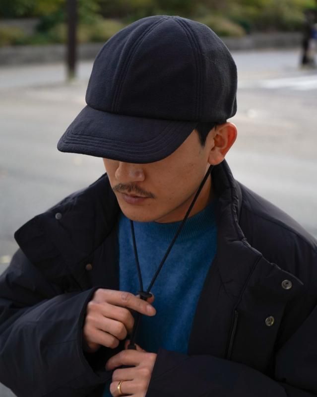 COMESANDGOES（カムズアンドゴーズ）POLARTEC FLEECE CAP (あご紐付き