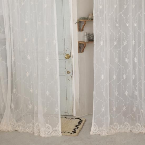 シームレス レースカーテン | 薄いピンクの花冠デザイン - trocco 低