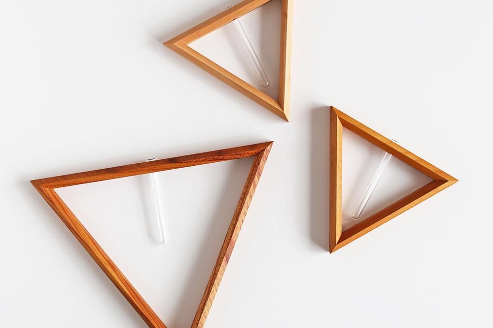 次回再入荷予定未定】うだまさし/サクラ/壁掛けサンカク（S） - BOWKNOT