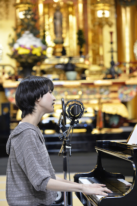 南壽あさ子、金色に輝く築地本願寺でDSDレコーディングに挑戦! 全4曲を