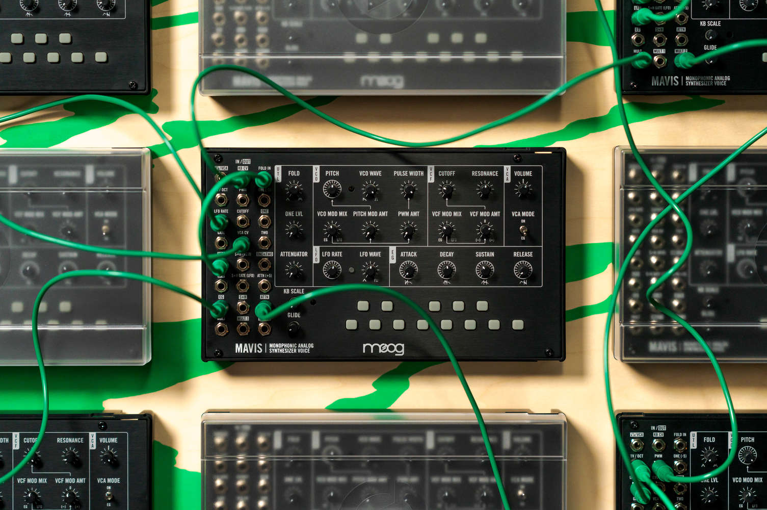 Moog Mavis | 組み立て式セミモジュラーアナログシンセサイザーキット
