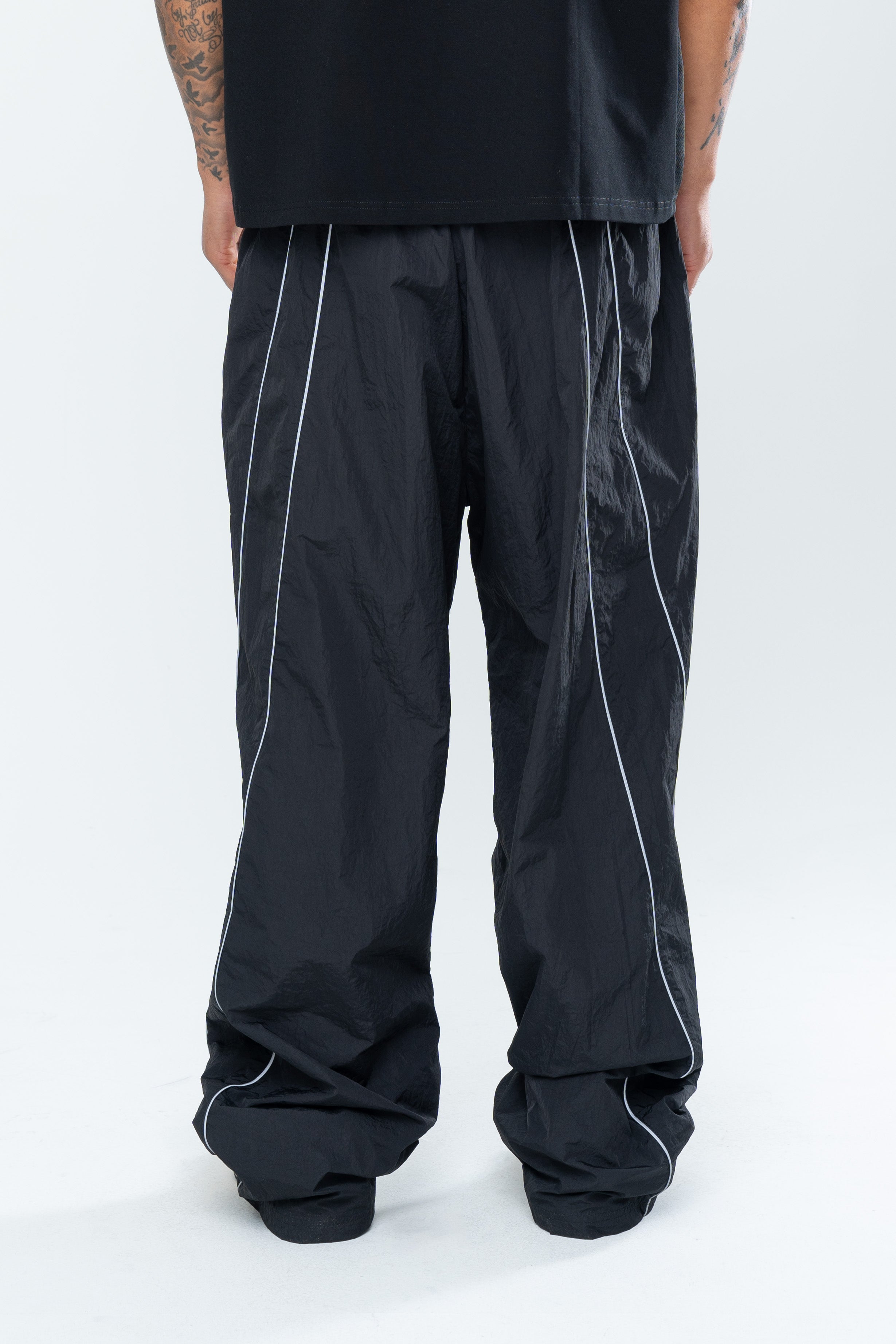 TUNDRA BAGGY TRACK PANTS - BLACK – Inaka Power