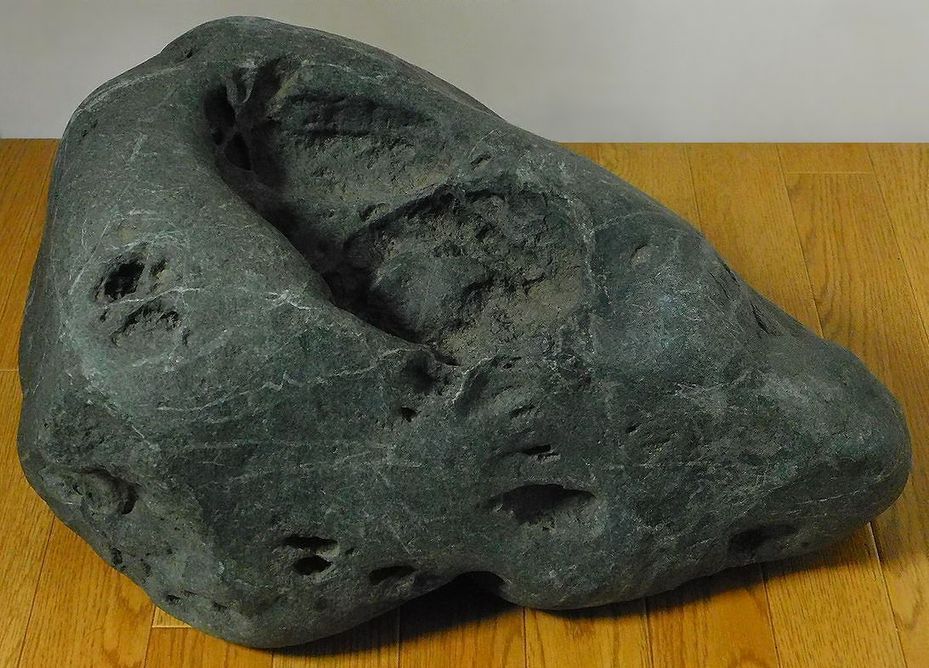 緋山酔恭「山水石美術館」 全国の水石・美石を紹介 八海山石