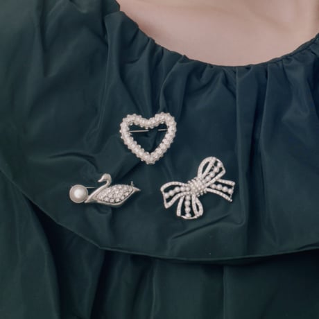 bow brooch – iris47