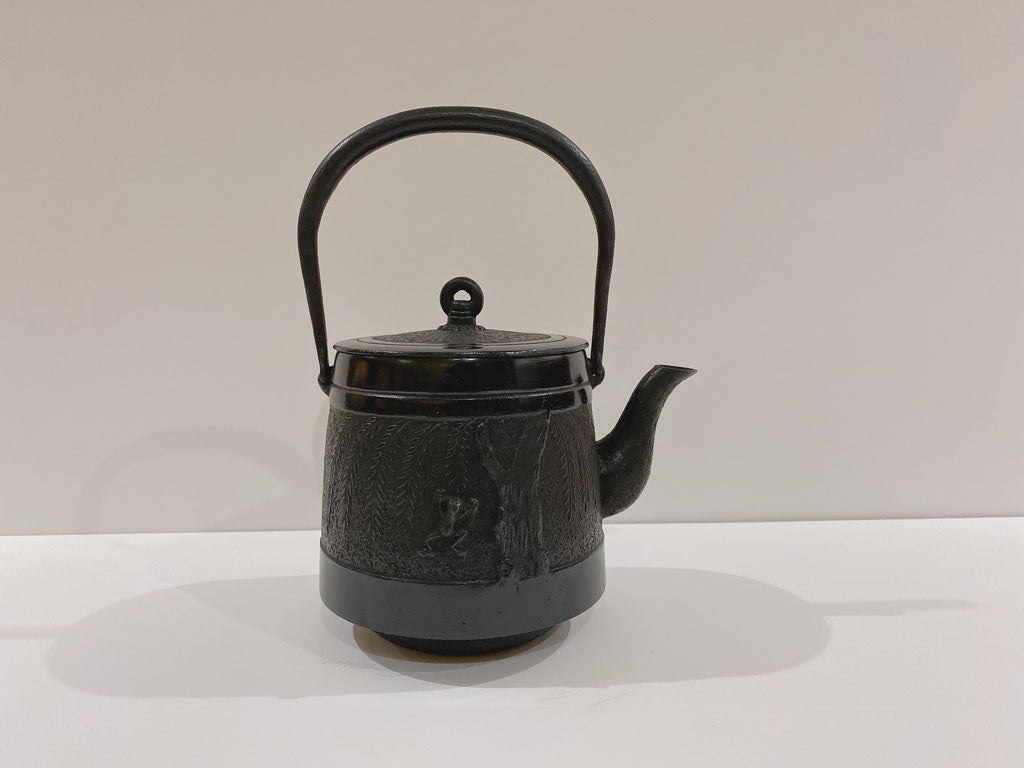 未使用品、供箱、付属品付 南部岩鋳造 18型万代アラレ 南部鉄瓶 南部