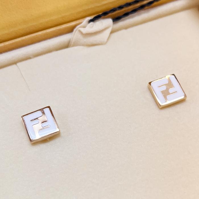FENDI（フェンディ） フォーエバー ピアス ゴールドカラー ロゴ