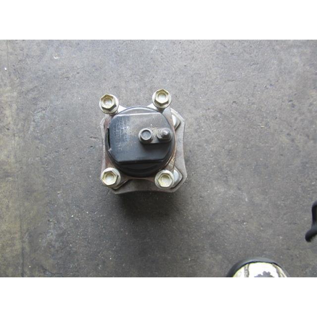 キューブ DBA-Z12 リアハブ 純正品番43202-ED000 管理番号W1527 : 赤江