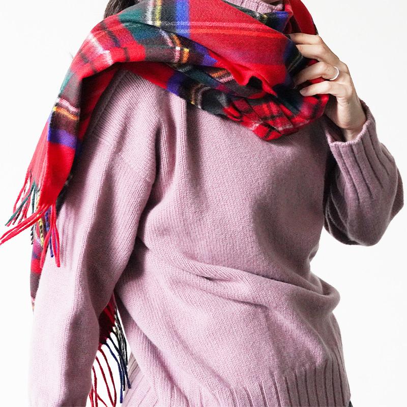 Johnstons of Elgin（ジョンストンズ オブ エルガン） イニシャル刺繍