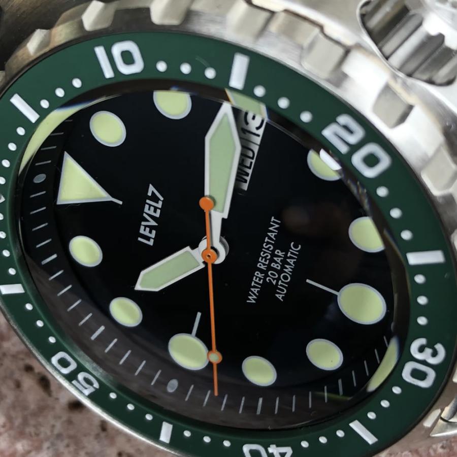 カスタム自在/MOD 自社組立の日本製 メンズウォッチ 20気圧防水 自動