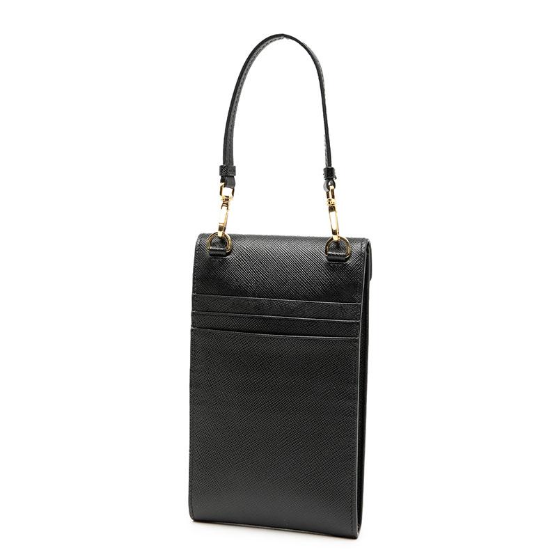 PRADA（プラダ） 三角ロゴプレート チェーン フォンポーチ 1BP050