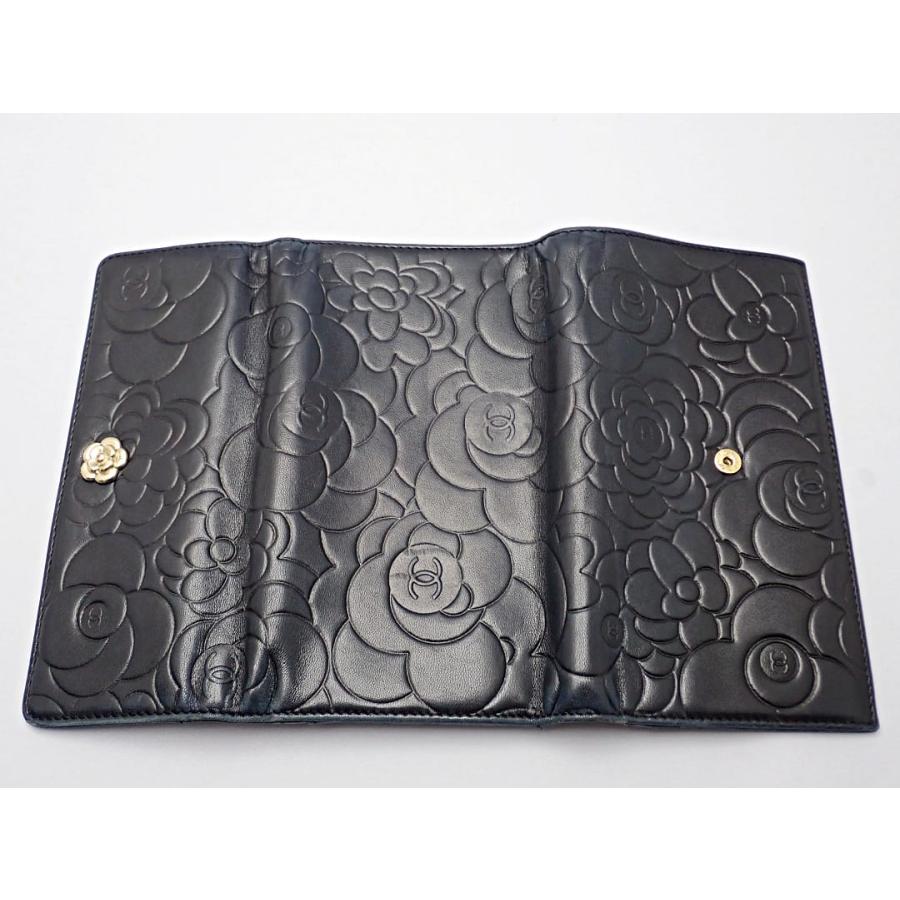 CHANEL（シャネル） カメリア エンボス 三つ折り 長財布 ラムスキン