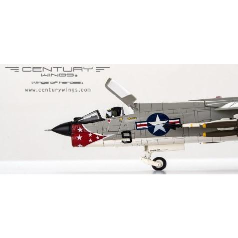 飛行機/完成品 センチュリーウイングス 1/72 F-8E クルーセイダー