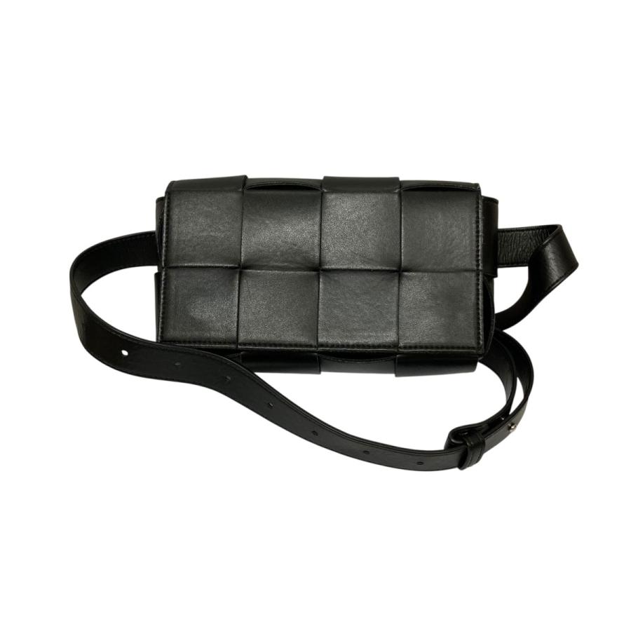 BOTTEGA VENETA（ボッテガ・ヴェネタ） カセットショルダーバッグ