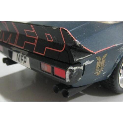 ミニカー 1/18 マッドマックス劇中車 ホールデン・モナロ・マッド