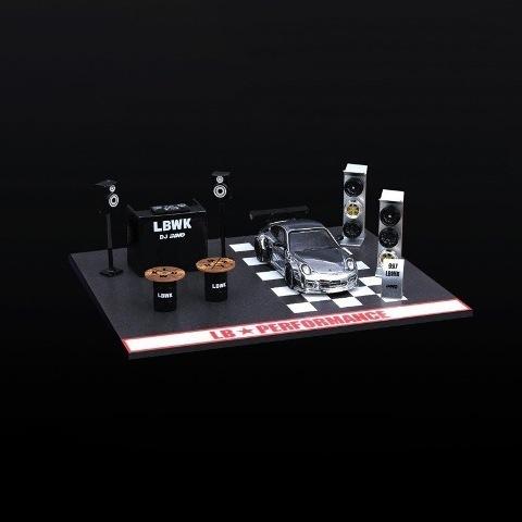 INNO64 DIO64-001 LBWK オートサロン ジオラマ 997 LBWK Chrome(右