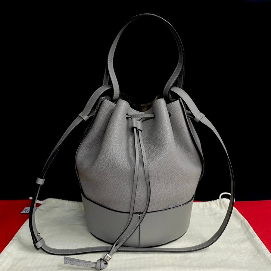 LOEWE（ロエベ） ほぼ未使用 袋付き バルーンバッグ アナグラム ロゴ