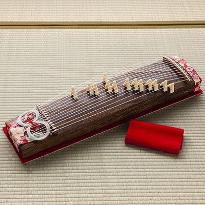 お琴 ミニサイズ 和楽器 13弦 音楽 和柄 赤 箱付き お琴 ミニサイズ 和