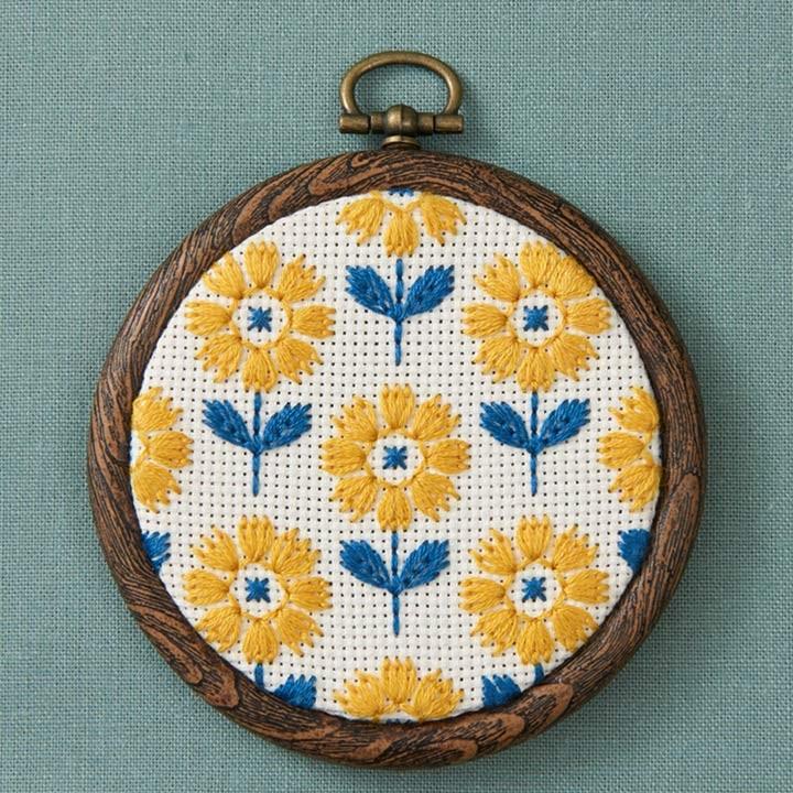 刺繍 地刺しキット プチフレームの壁飾り ひまわり｜コスモ ルシアン