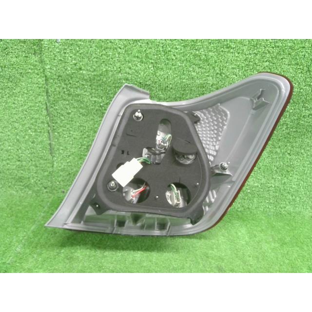 カローラアクシオ DBA-NZE161 左テールランプ 1.5G 1F7 12-583 81561