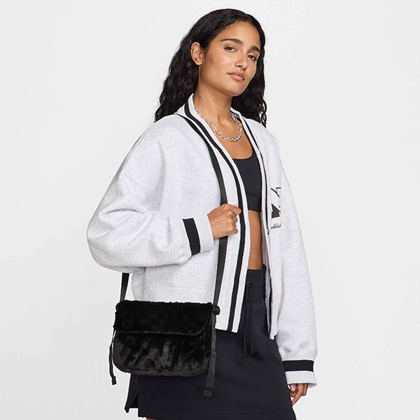 NIKE（ナイキ） 38%off フェイクファー ショルダー ポーチ ボディ