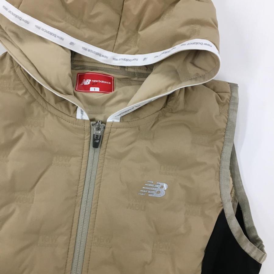 超美品】ニューバランス フード付ダウンベスト ベージュ×黒 ロゴ総柄織