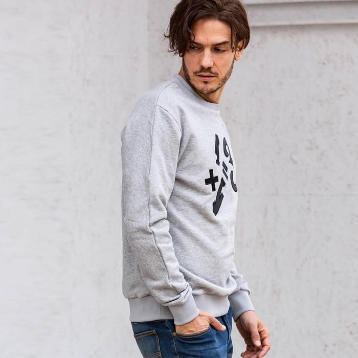 1PIU1UGUALE3 RELAX SALE セール ワッペンクルーネックプルオーバー