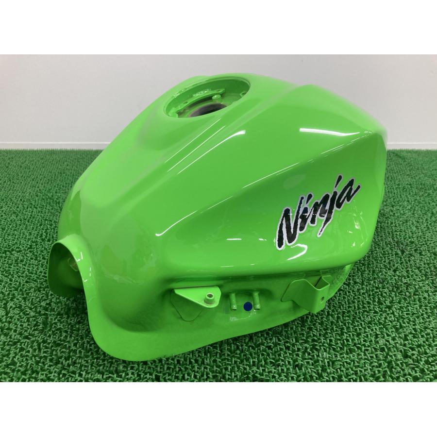 カワサキ（Kawasaki） NINJA250 タンク 緑 純正 中古 バイク 部品