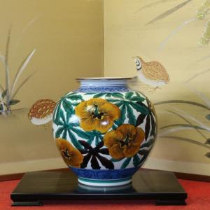 九谷焼 【伝統工芸名工】花瓶 陶器 本金赤牡丹孔雀 錦峰作 (限定品