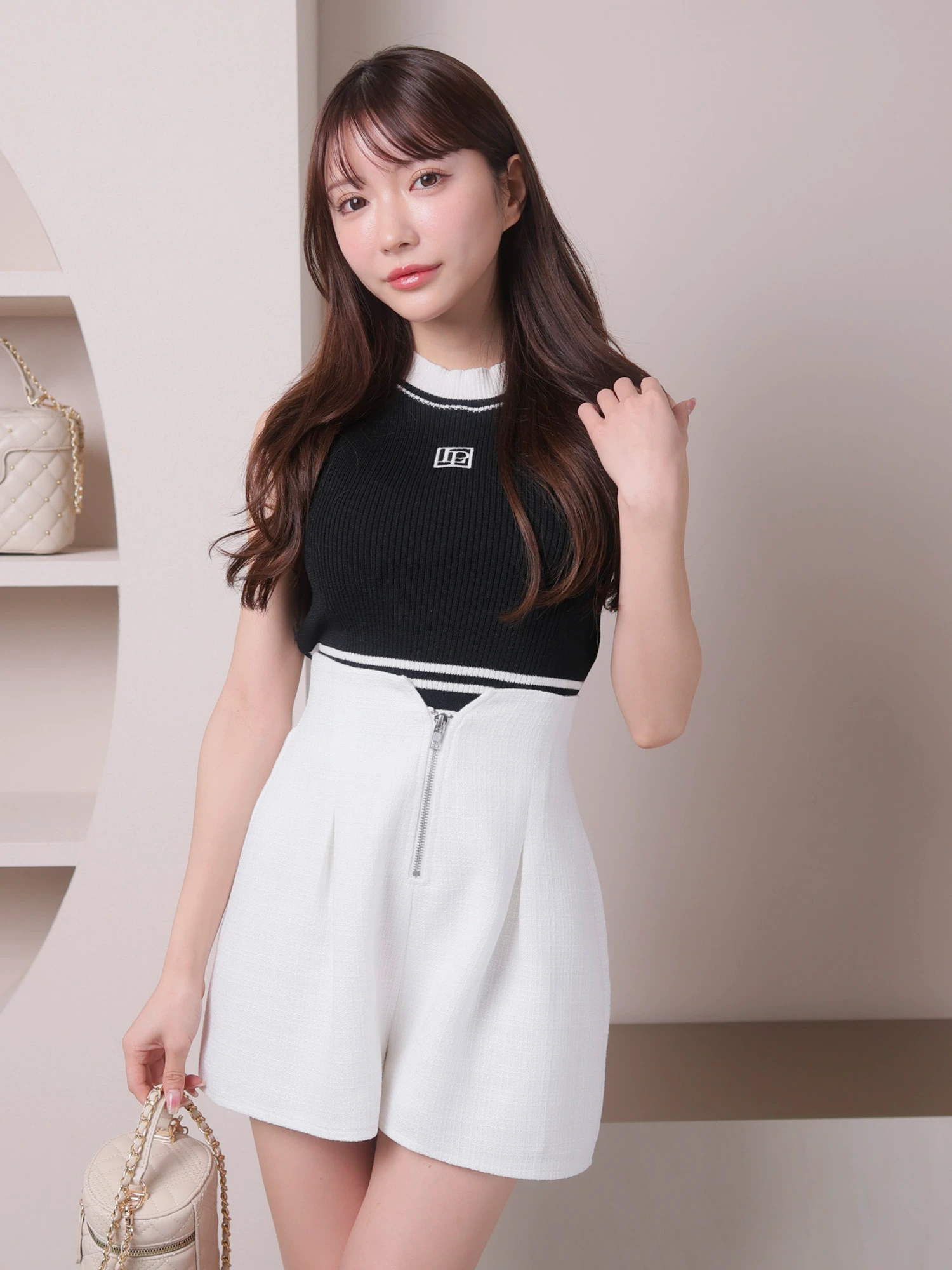 LIP SERVICE（リップサービス）｜ フロントZIPタックフレアショート